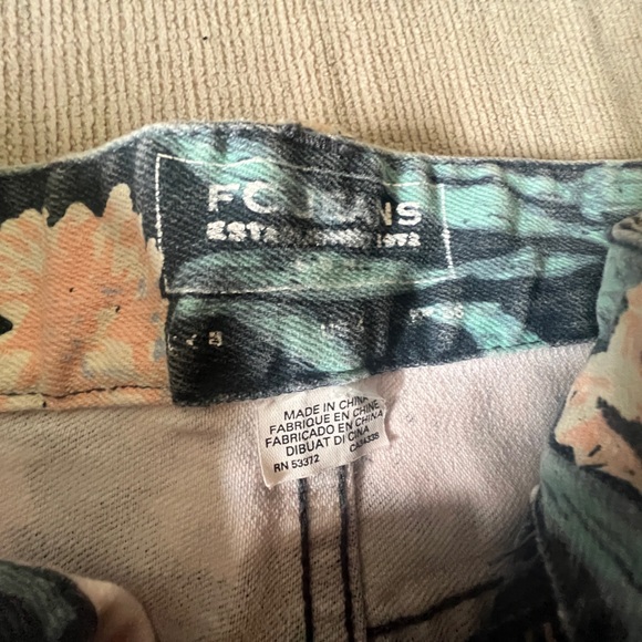 French Connection Size 4 flower printed shorts, warn once - Picture 3 of 3